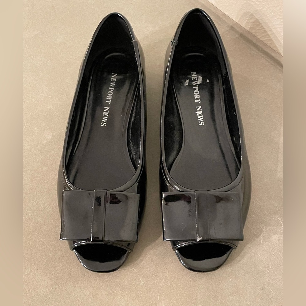 Black Newport News dress shoes